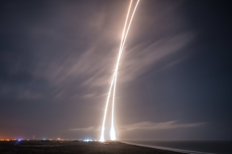 Illustration for article titled The Most Badass Photos from the SpaceX Rocket Landing